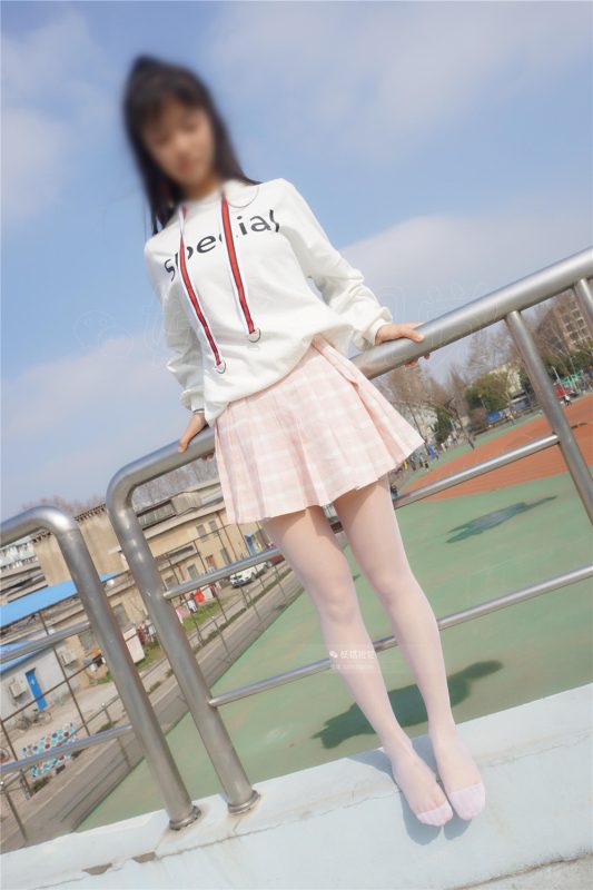 [妖精视觉] NO.054 妮妮 天台白丝 [74P]-喵领域